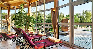 Heller Ruheraum mit herrlichem Ausblick